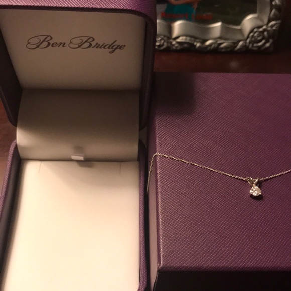 Like new Ben Bridge Diamond Solitaire pendant. - Picture 4 of 4